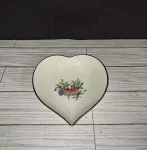 MIKASA Heart Shaped Dish CHRISTMAS SPIRIT B2098 NARUMI JAPAN Ivory Bone China
